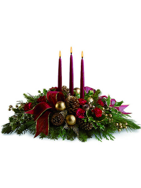 Centrotavola natalizio con pigne e candele